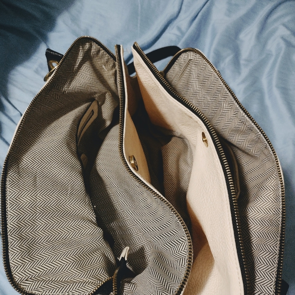 Steve MaddenLike New Large Ladies Handbag, Purse - Picture 4 of 4